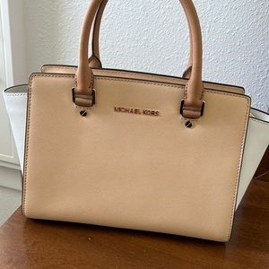 Michael Kors Beige and White Crossbody Bag